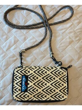 Kavu Cream and Black Geometric Crossbody Wristlet